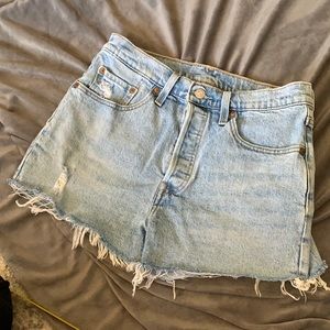 Levi’s 501 light wash 90s denim jean shorts 28